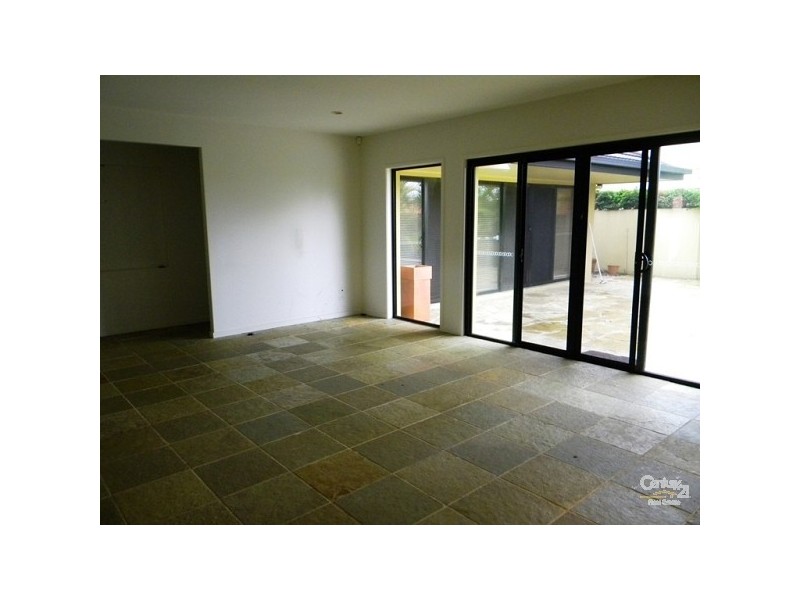 5 Rebholz Drive, Benowa QLD 4217