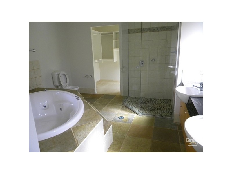 5 Rebholz Drive, Benowa QLD 4217