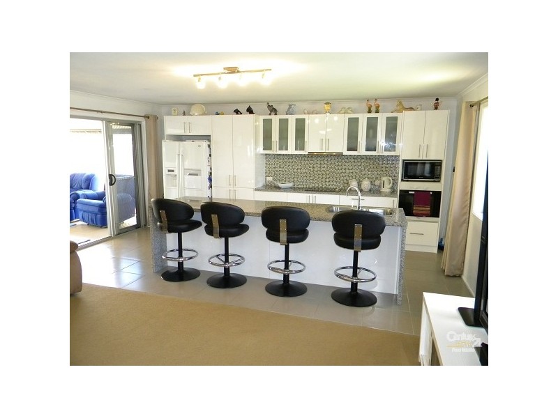 4 Le Mans Drive, Mermaid Waters QLD 4218