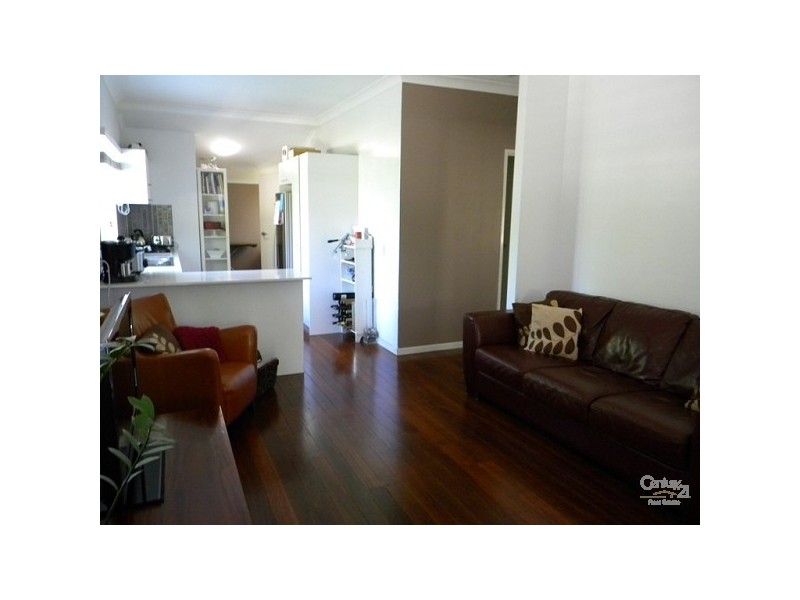 4 Lind Avenue, Southport QLD 4215