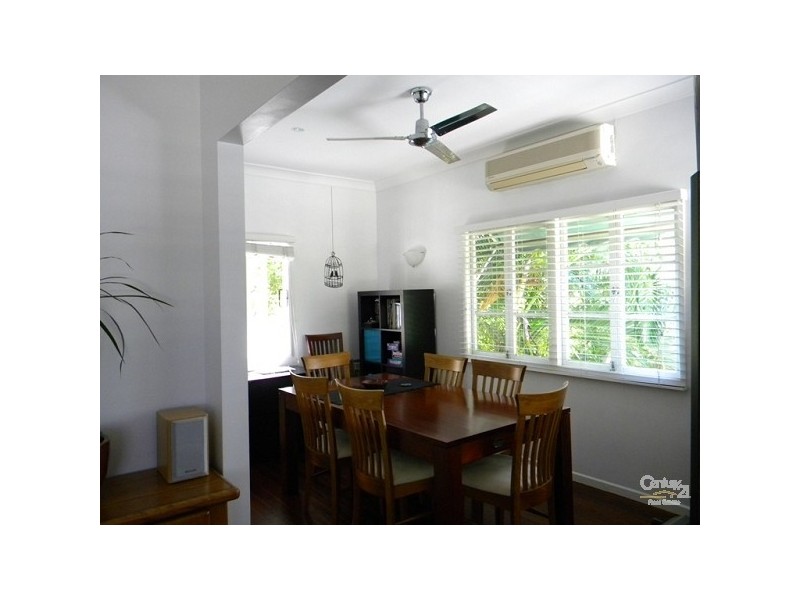 4 Lind Avenue, Southport QLD 4215