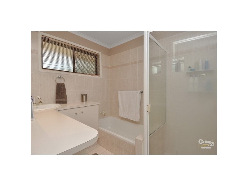 49 Oceanic Drive, Mermaid Waters QLD 4218