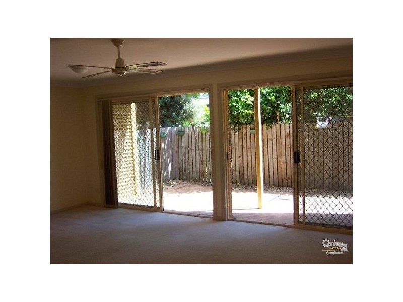 29/7 Santa Cruz Boulevard, Clear Island Waters QLD 4226