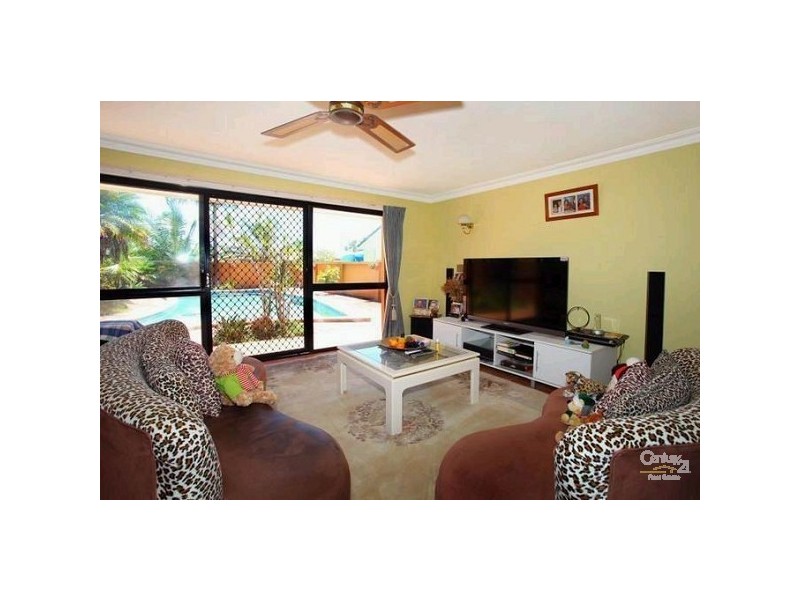 13 Sundowner Court, Mermaid Waters QLD 4218