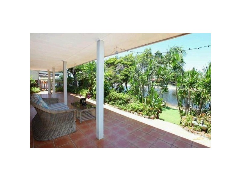 13 Sundowner Court, Mermaid Waters QLD 4218