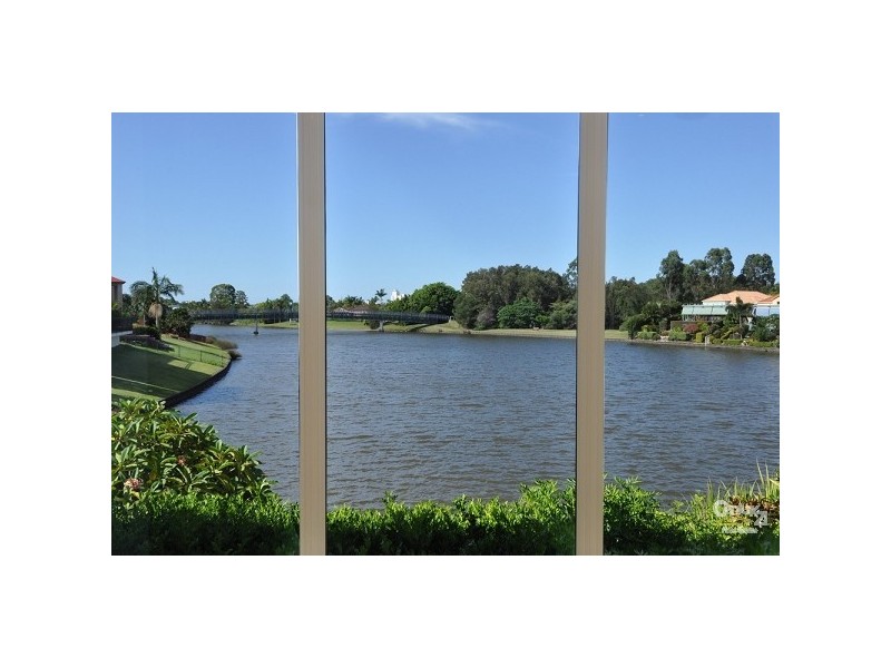 6 St Helens Court, Burleigh Waters QLD 4220