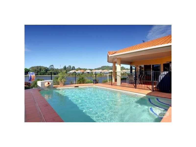 6 St Helens Court, Burleigh Waters QLD 4220