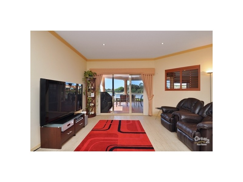 6 St Helens Court, Burleigh Waters QLD 4220