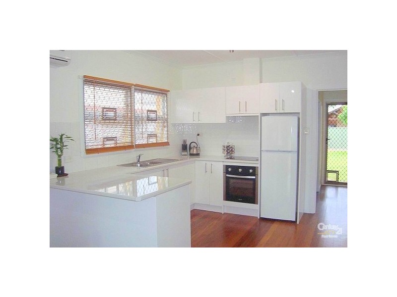 142 Sunshine Parade, Miami QLD 4220