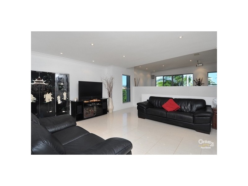 27 Sunshine Blvd, Broadbeach Waters QLD 4218