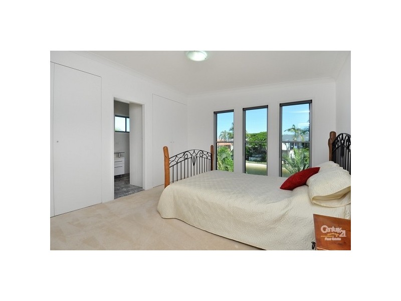 27 Sunshine Blvd, Broadbeach Waters QLD 4218