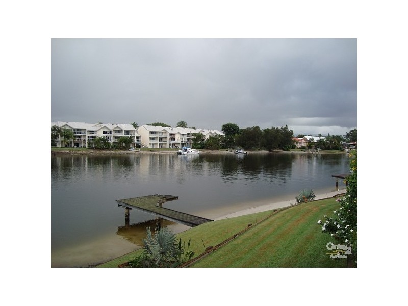 17 Winch Court, Mermaid Waters QLD 4218