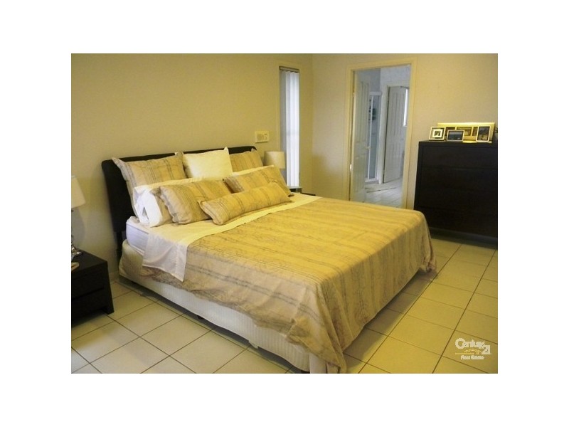 40 Clear Water Bay Drive, Clear Island Waters QLD 4226