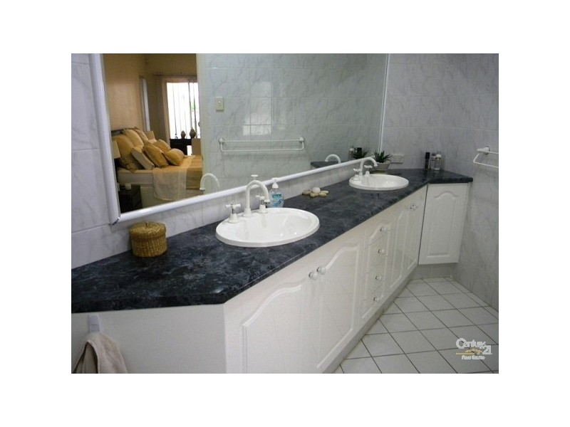 40 Clear Water Bay Drive, Clear Island Waters QLD 4226