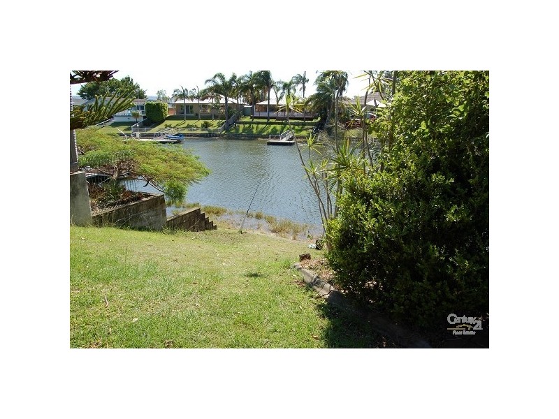 32 Coolong Crescent, Carrara QLD 4211