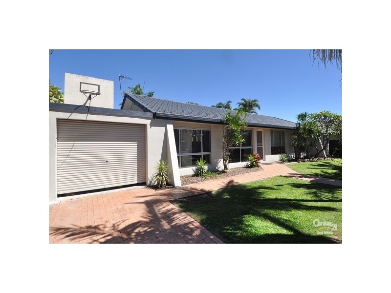 18 Launch Road, Mermaid Waters QLD 4218