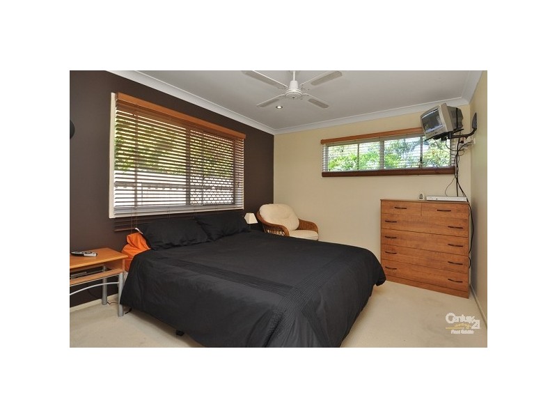 18 Launch Road, Mermaid Waters QLD 4218