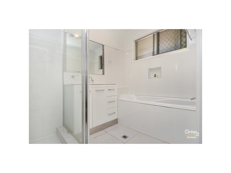 18 Launch Road, Mermaid Waters QLD 4218