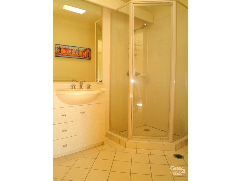 215 Cottesloe Drive, Mermaid Waters QLD 4218