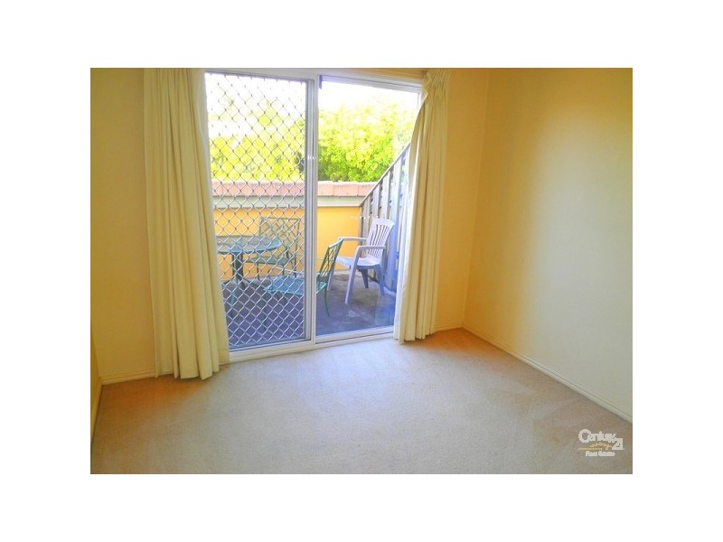 215 Cottesloe Drive, Mermaid Waters QLD 4218