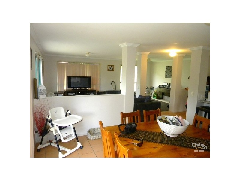 35 Ingles Cct, Arundel QLD 4214