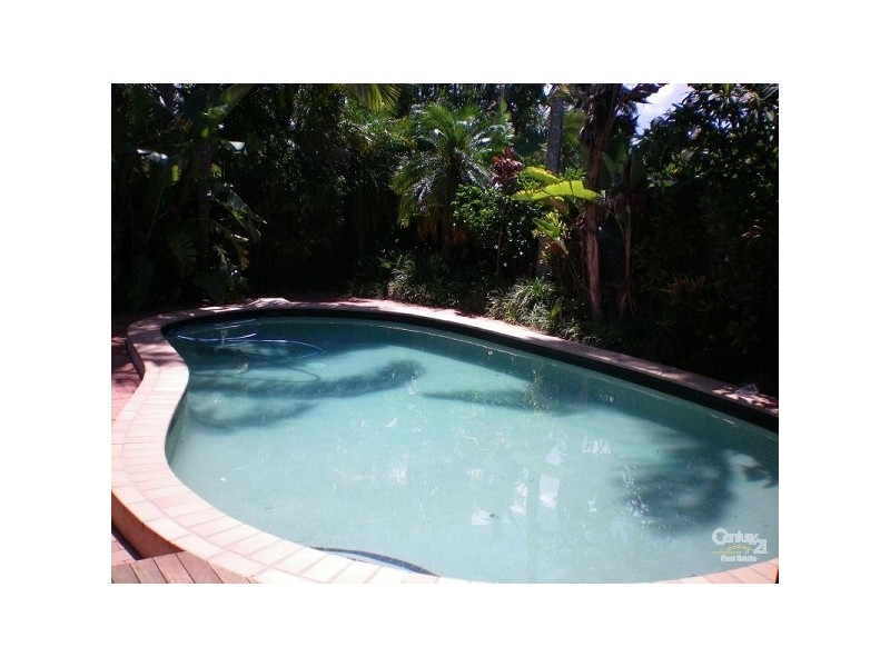 17 Gaye Parade, Miami QLD 4220