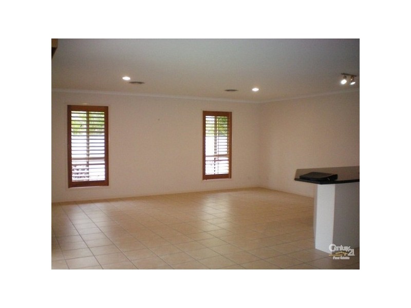 4 Ulrike Way, Benowa QLD 4217