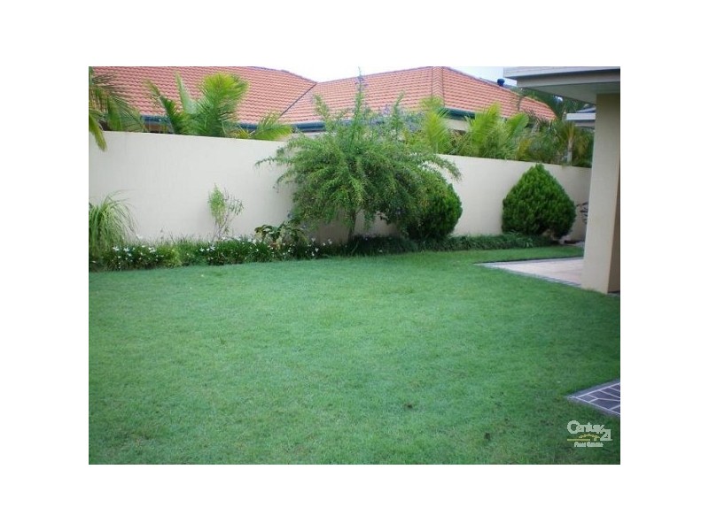 4 Ulrike Way, Benowa QLD 4217