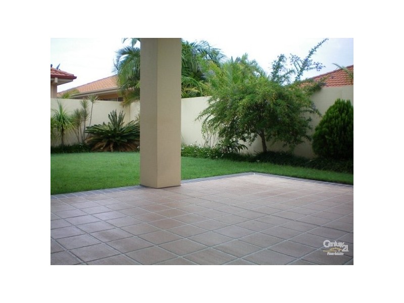 4 Ulrike Way, Benowa QLD 4217