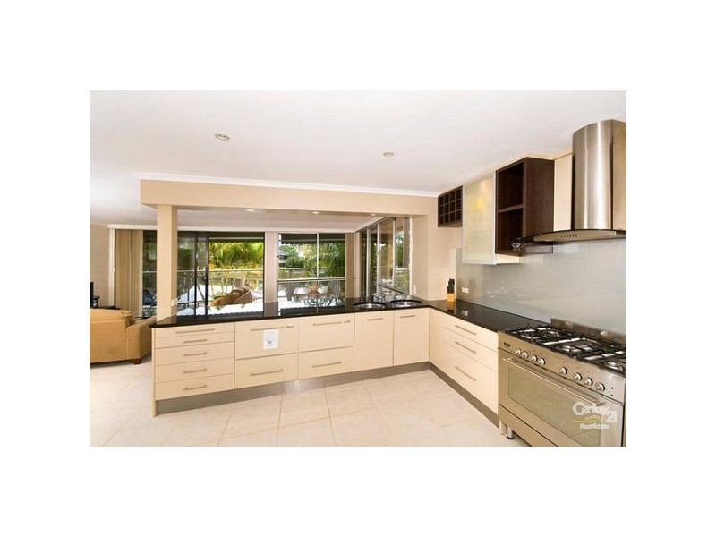 7 Lakeside Avenue, Broadbeach Waters QLD 4218