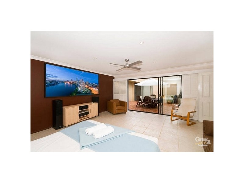 7 Lakeside Avenue, Broadbeach Waters QLD 4218