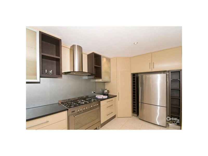 7 Lakeside Avenue, Broadbeach Waters QLD 4218