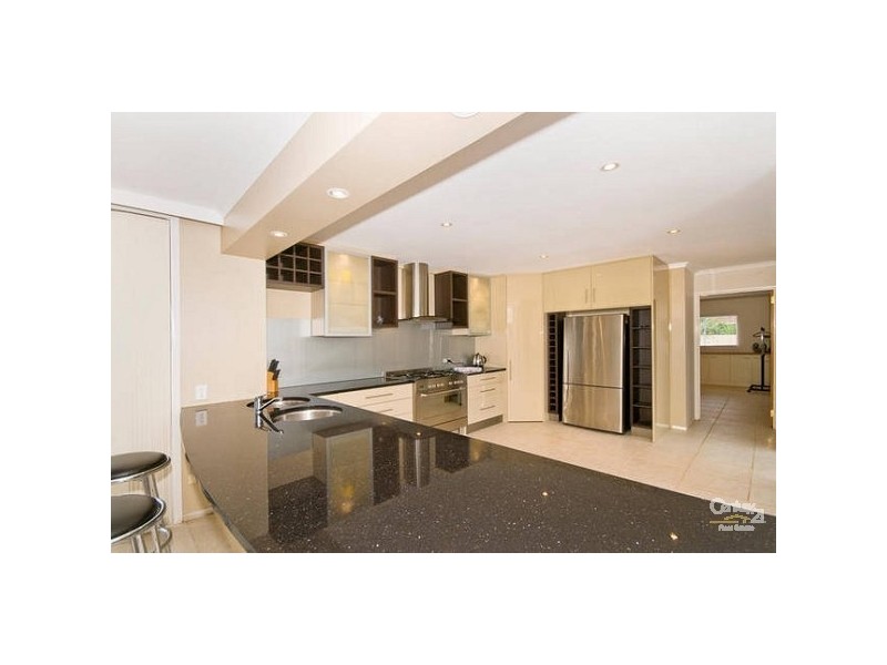 7 Lakeside Avenue, Broadbeach Waters QLD 4218