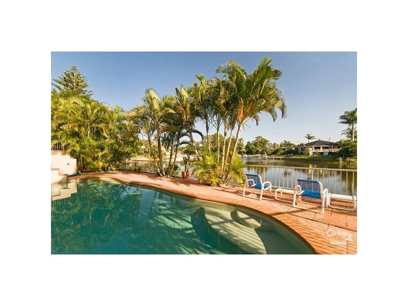 7 Lakeside Avenue, Broadbeach Waters QLD 4218