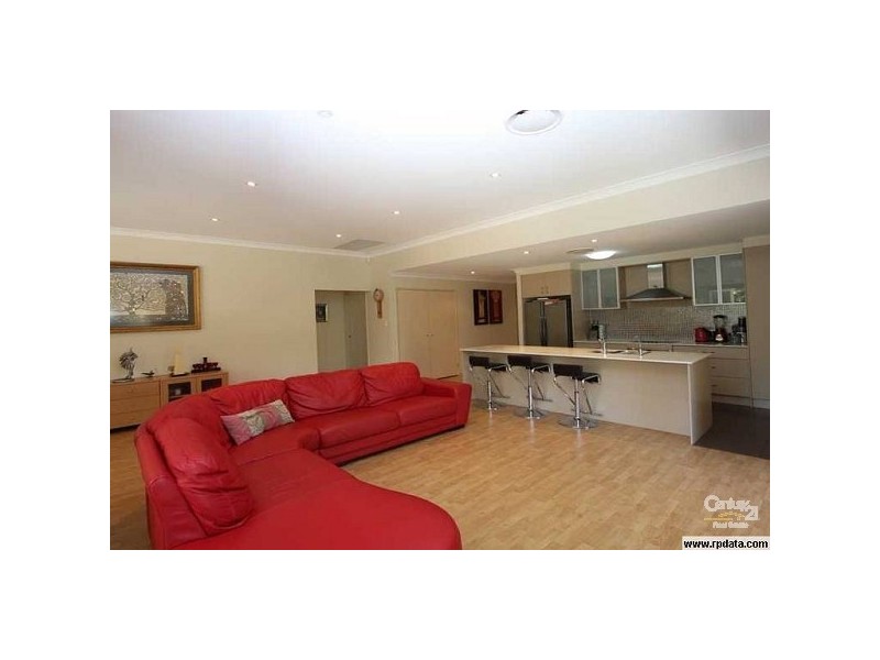 4 Riverbank Court, Ashmore QLD 4214