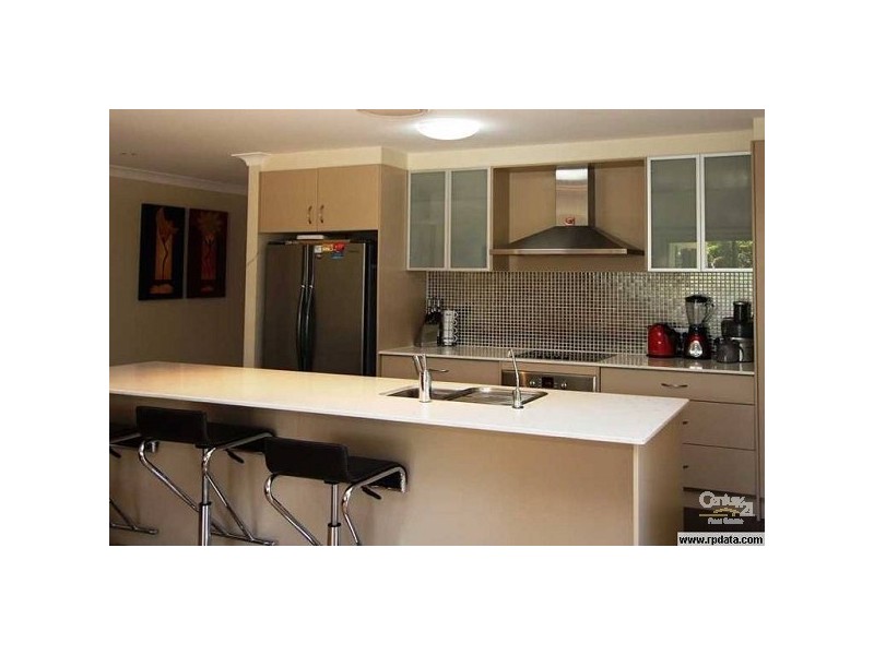 4 Riverbank Court, Ashmore QLD 4214