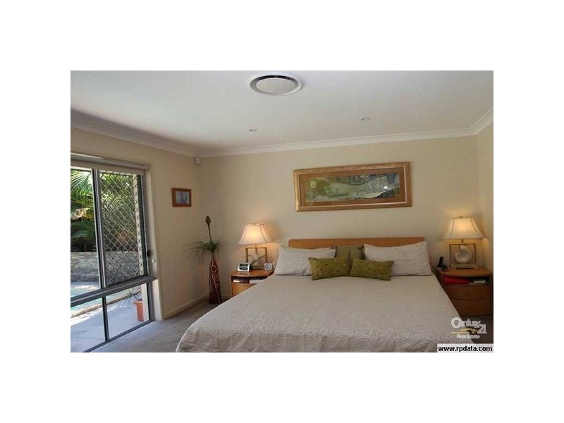 4 Riverbank Court, Ashmore QLD 4214