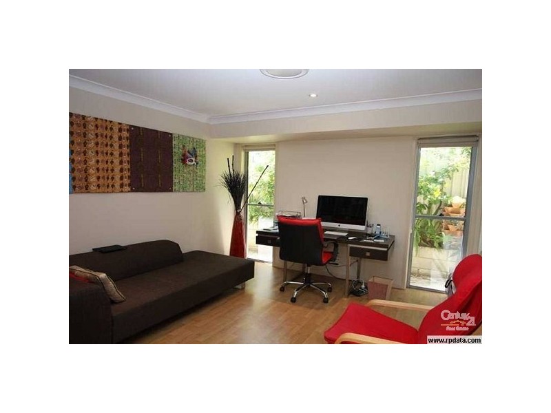 4 Riverbank Court, Ashmore QLD 4214