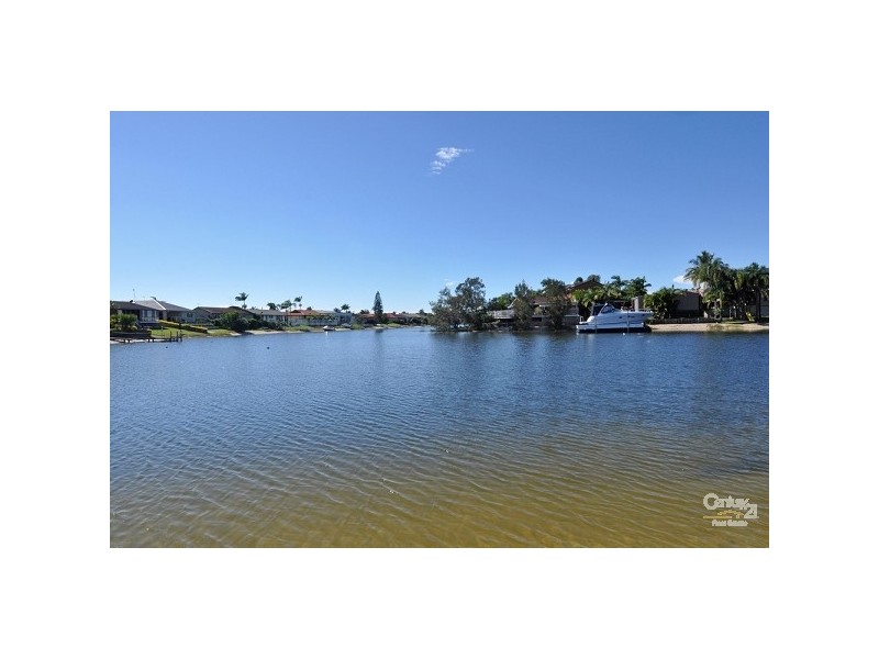 208 Sunshine Bvd, Mermaid Waters QLD 4218