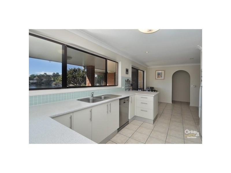 208 Sunshine Bvd, Mermaid Waters QLD 4218