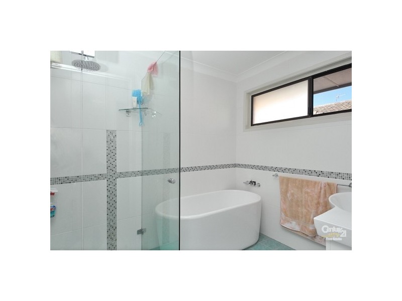 208 Sunshine Bvd, Mermaid Waters QLD 4218