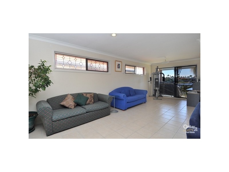 208 Sunshine Bvd, Mermaid Waters QLD 4218