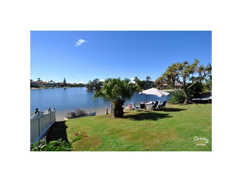 208 Sunshine Bvd, Mermaid Waters QLD 4218