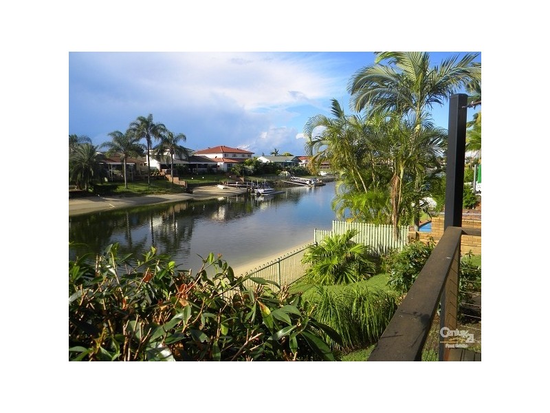 28 Pilot Court, Mermaid Waters QLD 4218