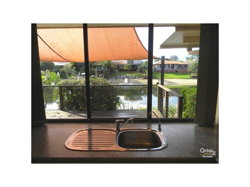 28 Pilot Court, Mermaid Waters QLD 4218