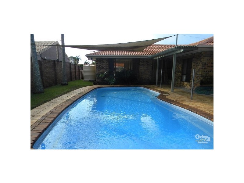 28 Pilot Court, Mermaid Waters QLD 4218