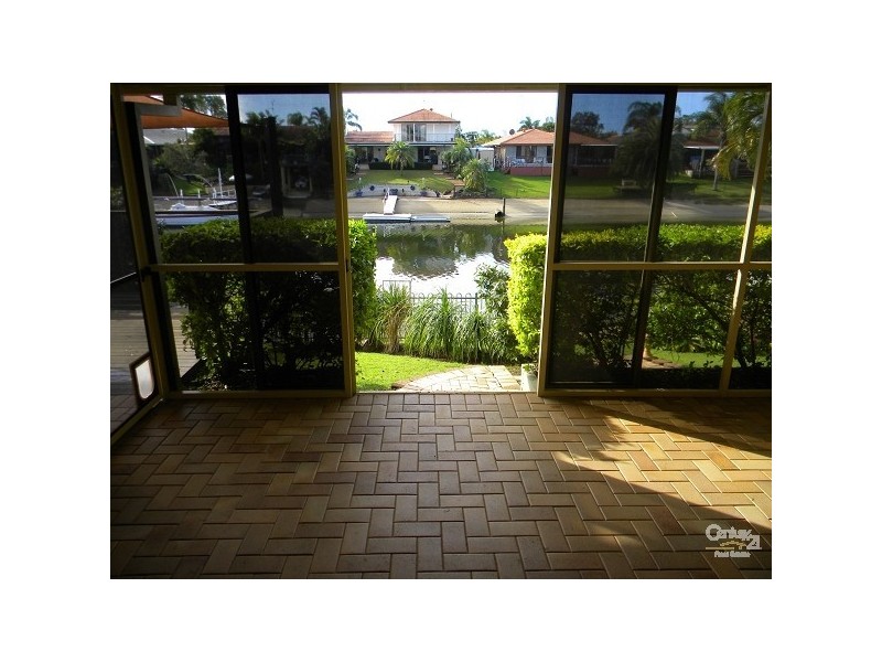 28 Pilot Court, Mermaid Waters QLD 4218