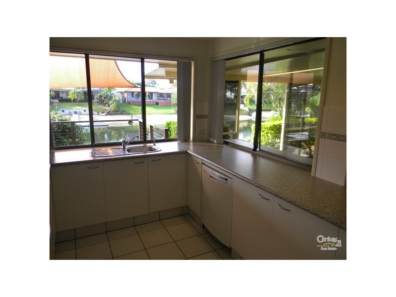 28 Pilot Court, Mermaid Waters QLD 4218