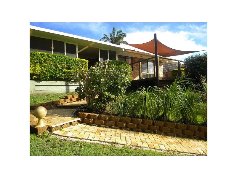 28 Pilot Court, Mermaid Waters QLD 4218