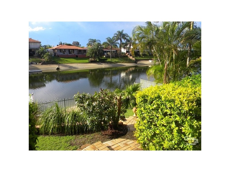 28 Pilot Court, Mermaid Waters QLD 4218